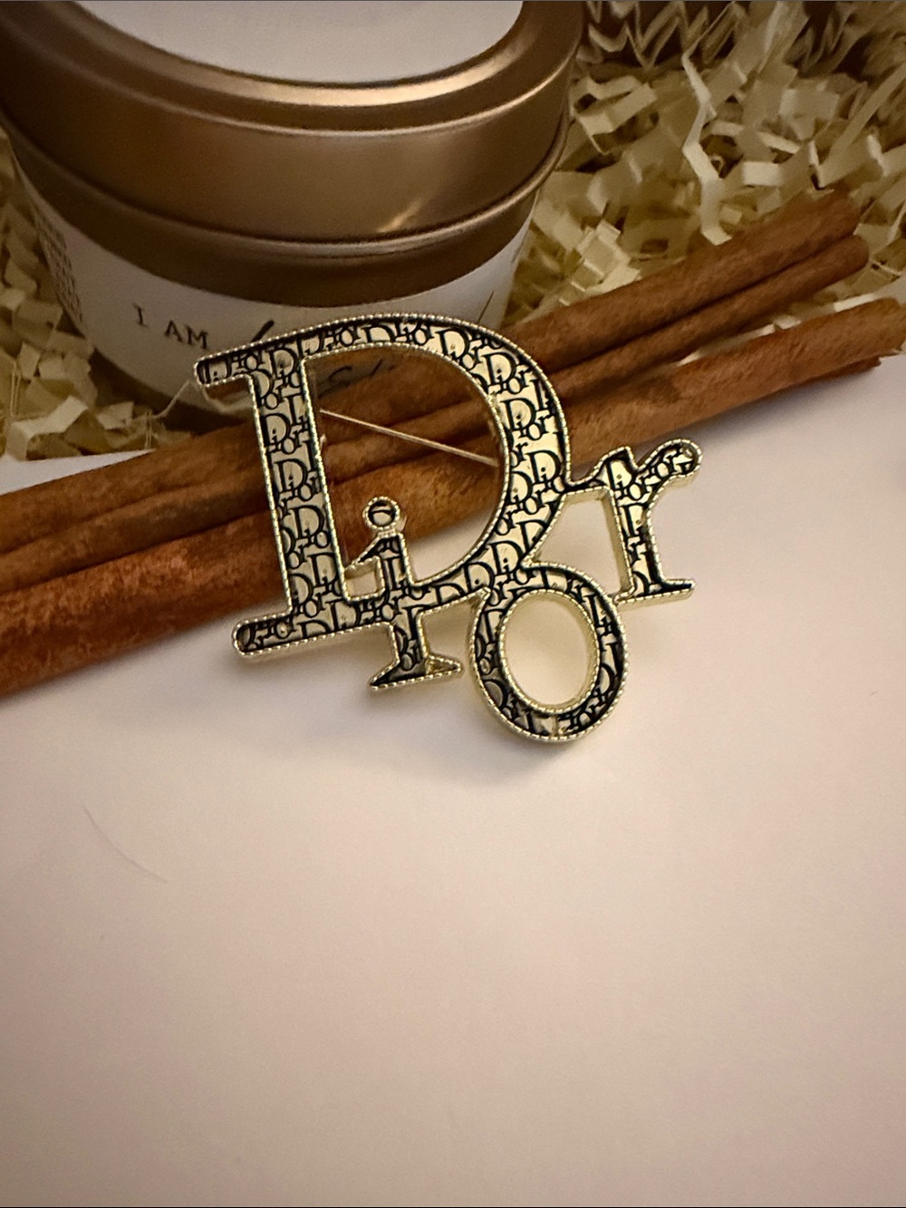 Fashion Jewelry Gold and Black Logo Pin Brooch